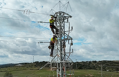 MONTAJE DE LÍNEAS AÉREAS DE ALTA, MEDIA Y BAJA TENSIÓN